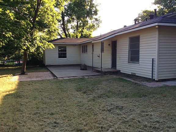 2nd image of 1240 W Pecan St