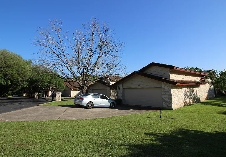 3617 Doe Trl — Photo 1