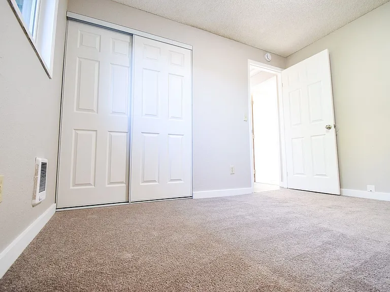 Newly Updated Single Level 2 Bedroom Apt in SE Portland! — Photo 14