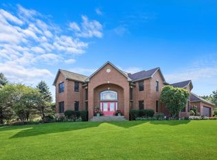 3057 E Lakeview Dr, Crete, IL 60417