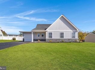 12 Hook Rd, Levittown, PA 19056