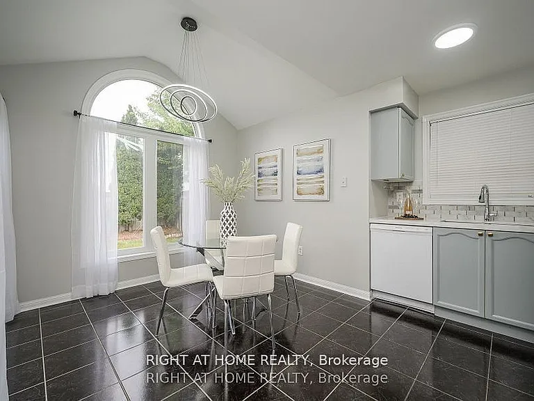 1724 Samuelson Cir — Photo 15