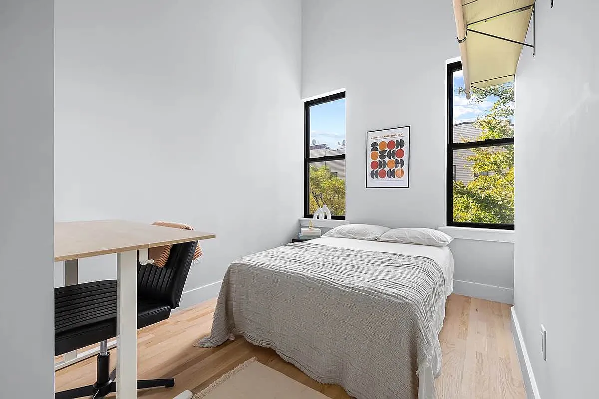 1118 Willoughby Avenue — Photo 2