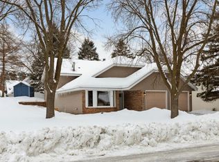 5960 Red Cherry Ln, Minnetonka, MN 55345