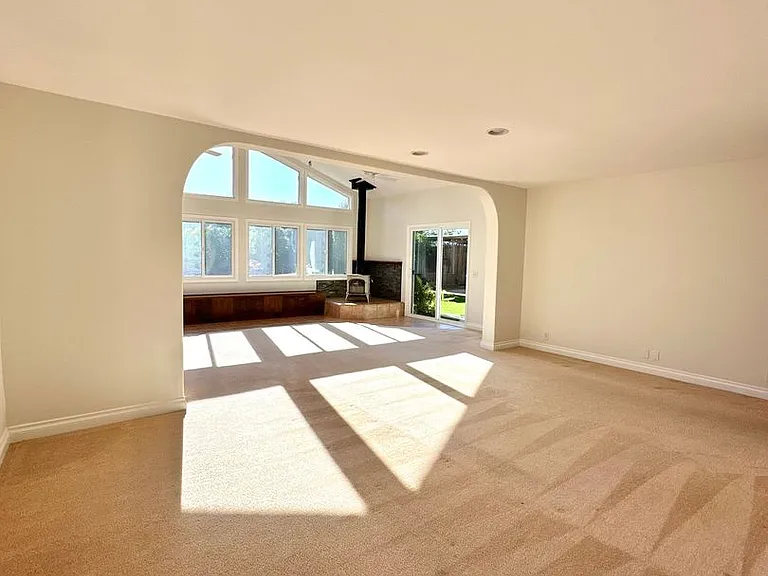 429 Daytona Dr — Photo 16