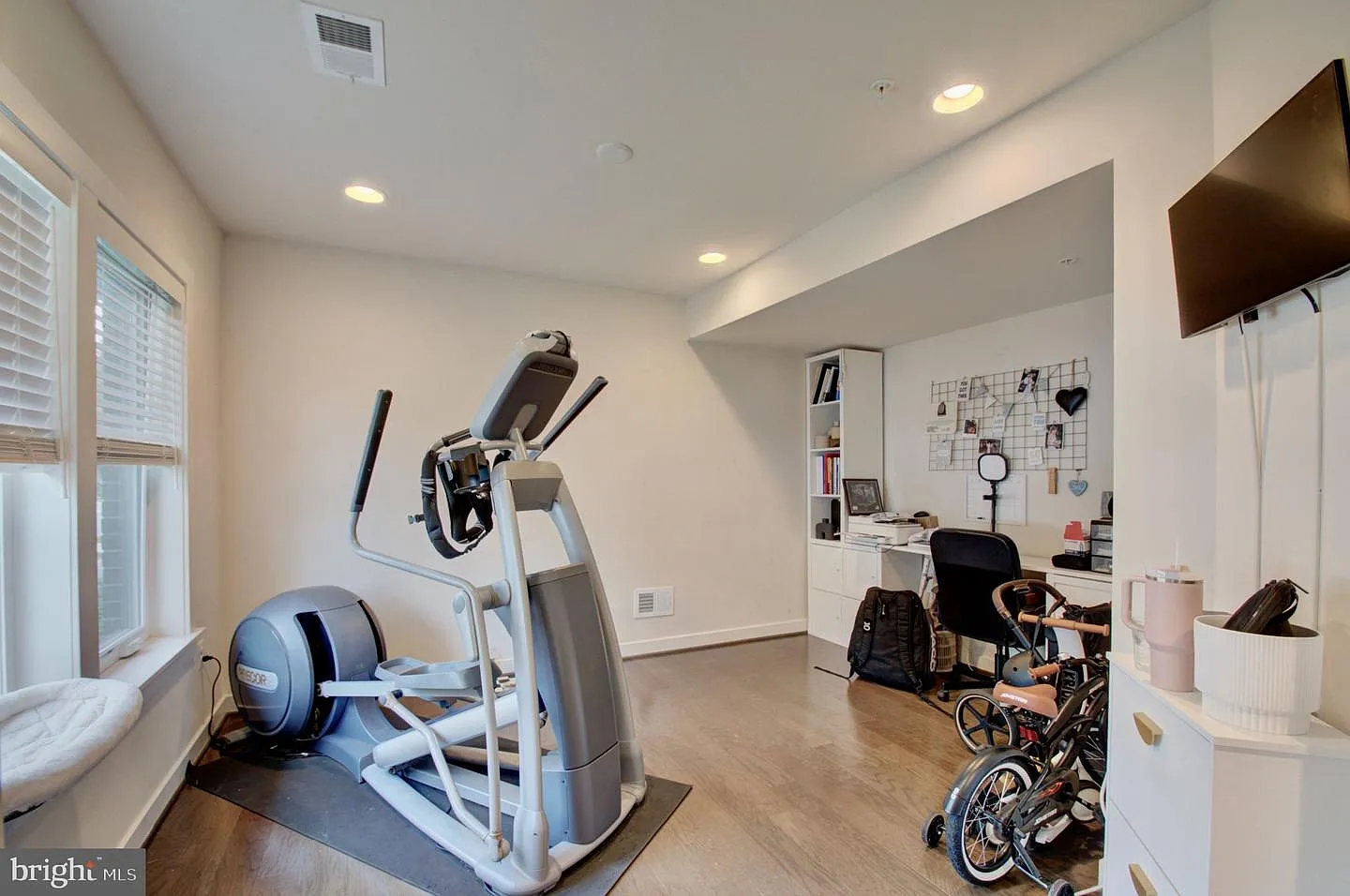 3 bed, 5.0 bath, 1714 sqft, $3,500 — Photo 2