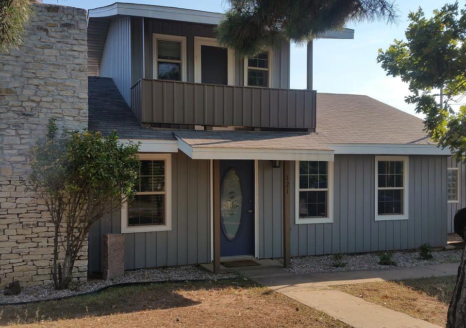 1st image of 121 W Stonecastle Dr