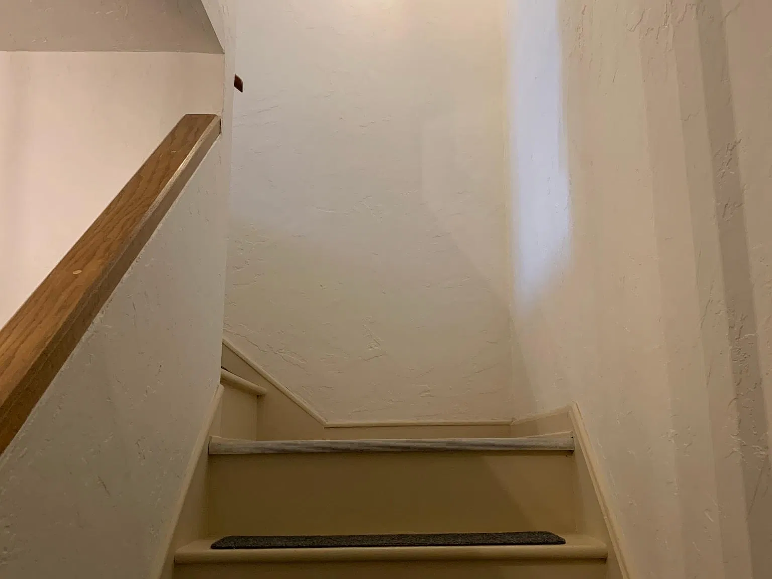 200 Riverview Dr — Photo 2