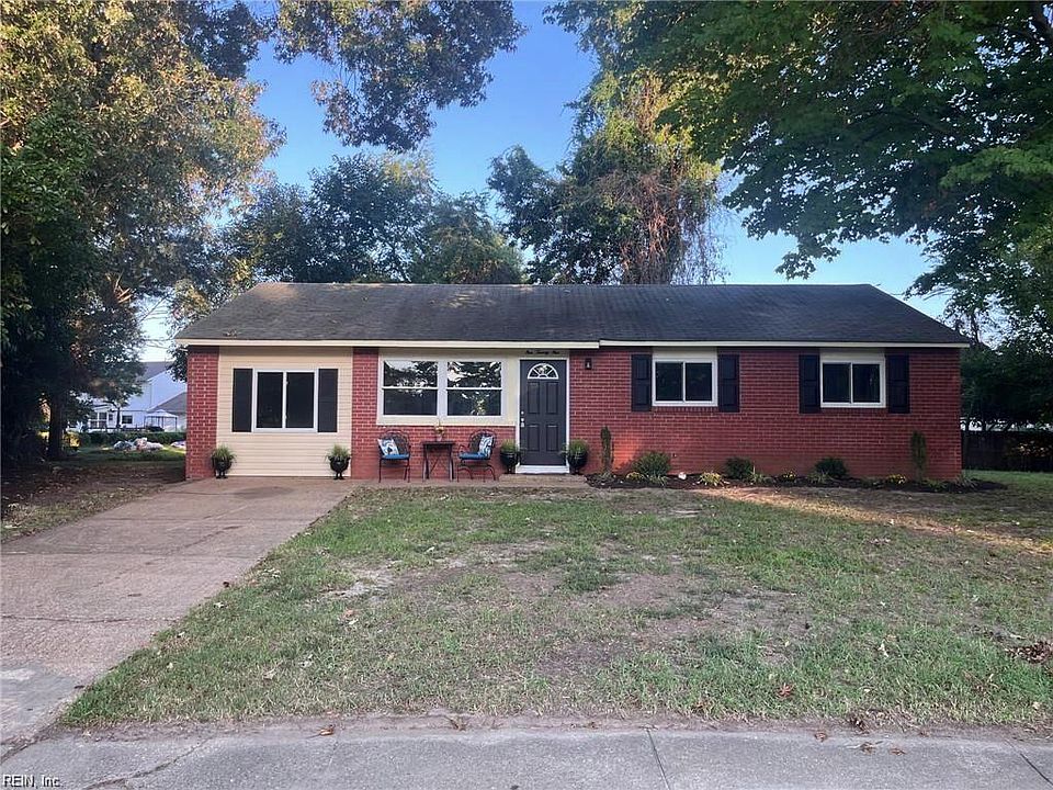 1st image of 121 Duval Ct