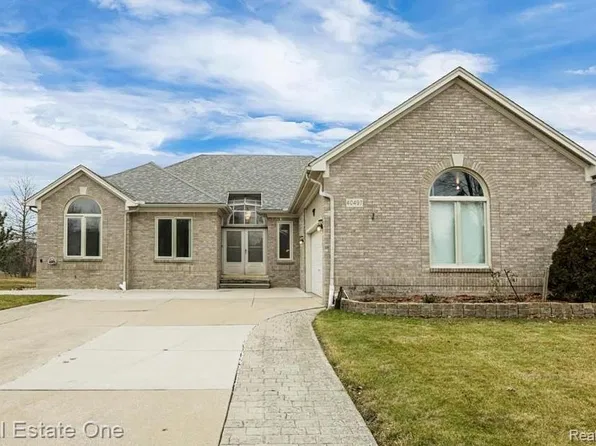 40497 Riverbend Dr, Sterling Heights, MI 48310