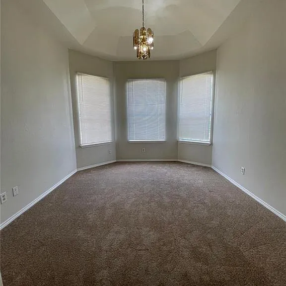 1305 James Cir — Photo 6