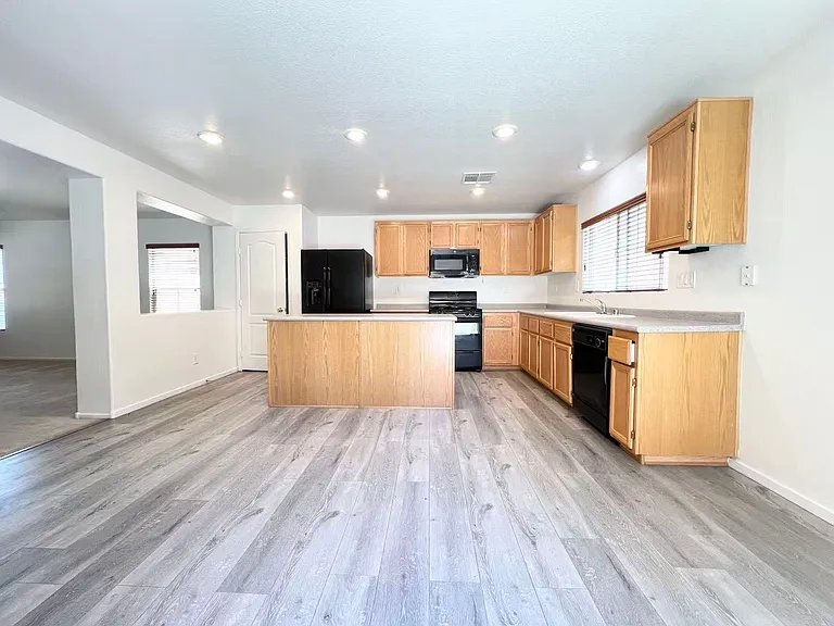 11143 Ranch Valley St — Photo 6