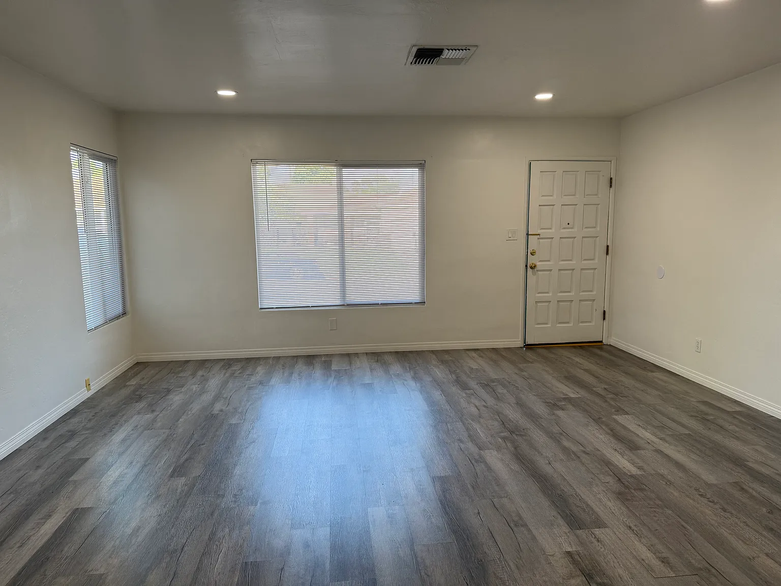 3 bed, 1250 sqft, $1,950 — Photo 3