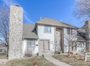 6582 W 49th St, Mission, KS 66202
