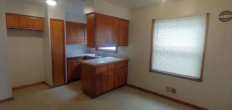 3 bed, 1195 sqft, $1,395 — Photo 3