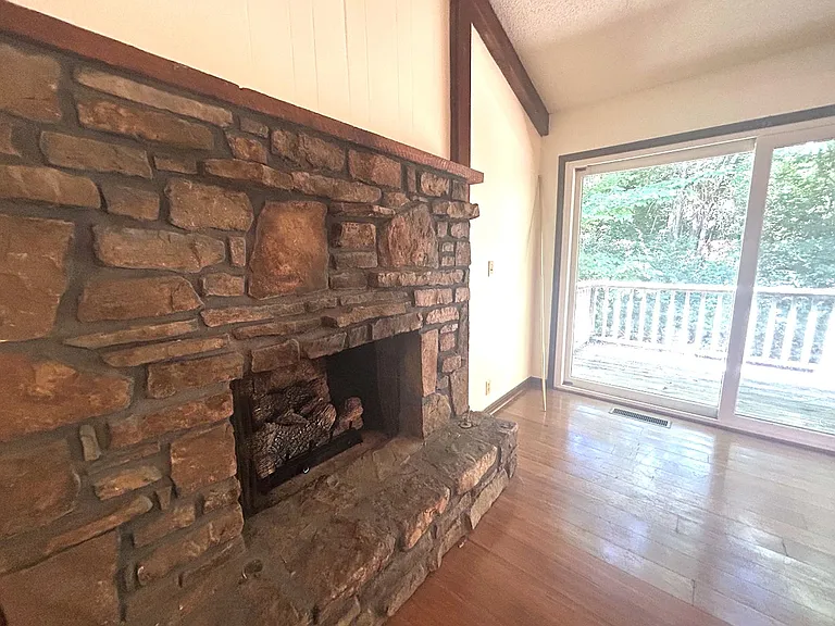 821 E Lakeside Dr — Photo 11