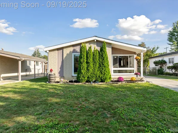 19851 Kemp St, Clinton Township, MI 48035