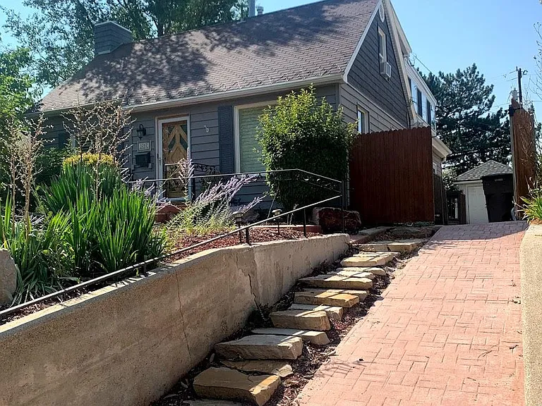 1262 E Stratford Ave — Photo 1