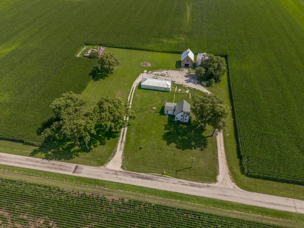 758 N 1st Rd, Dana, IL 61321