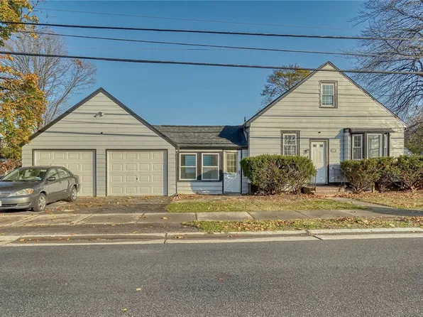 165 Cabot Rd, Rochester, NY 14626