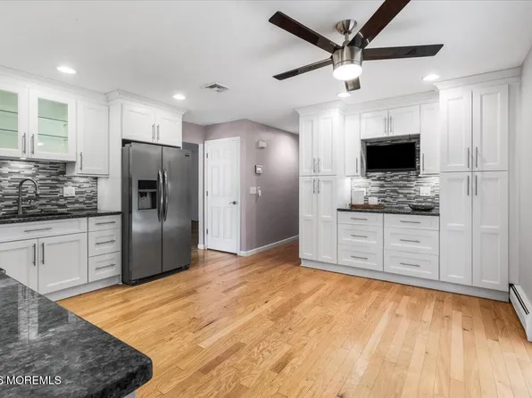 11 Colts Brook Road, Marlboro, NJ 07746