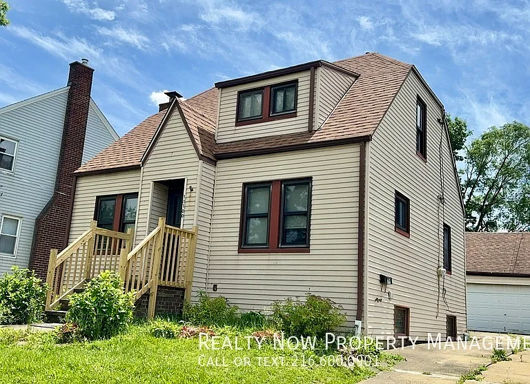 11100 Lincoln Ave — Photo 1