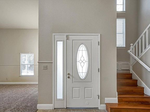 4th image of 808 Arabian Cir