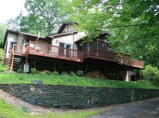 113 Windward Ln, Dingmans Ferry, PA 18328