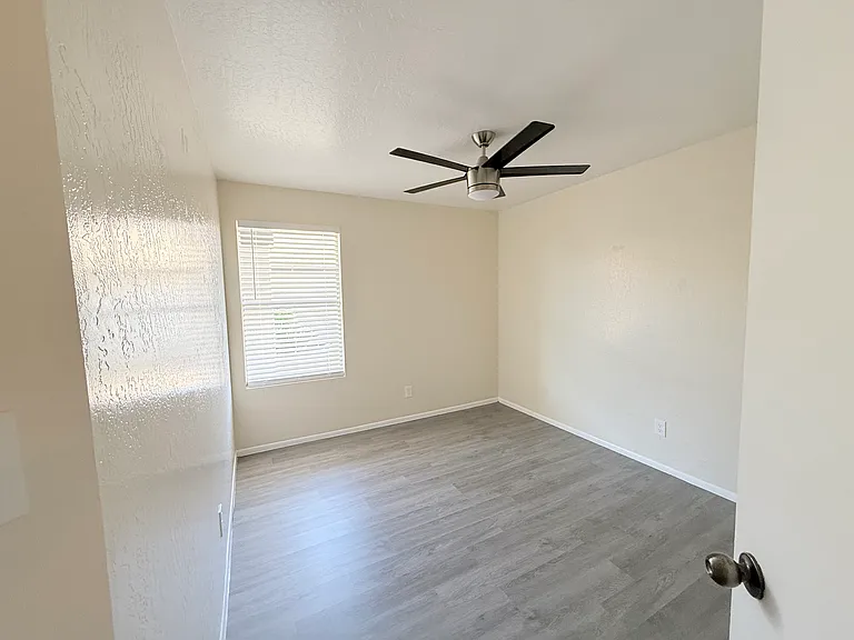 12815 N 113th Ave #2 — Photo 10