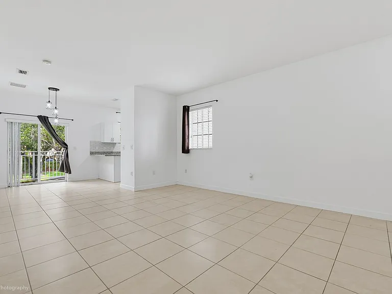 2630 NE 3rd Dr #204 — Photo 6