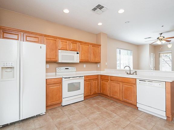 3rd image of 1821 W Morse Dr