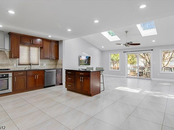 3rd image of 565 Center St