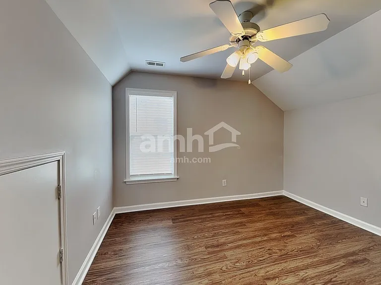 321 Collinsworth Dr — Photo 17