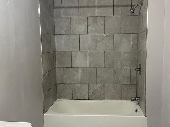 4th image of 591 Spencer Ave #B