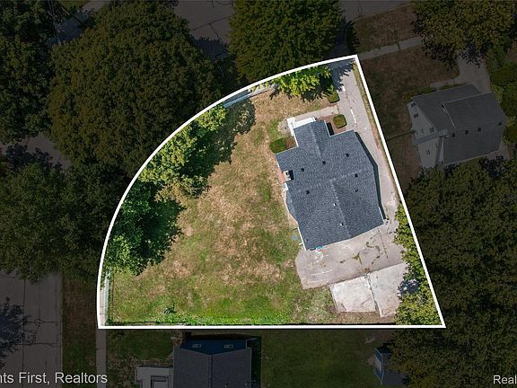 4th image of 417 Ainsworth Cir