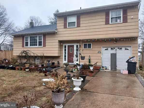 13 Meadow Ln, East Windsor, NJ 08520
