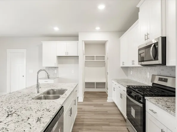 923 Rising Oak Ct, Spartanburg, SC 29301