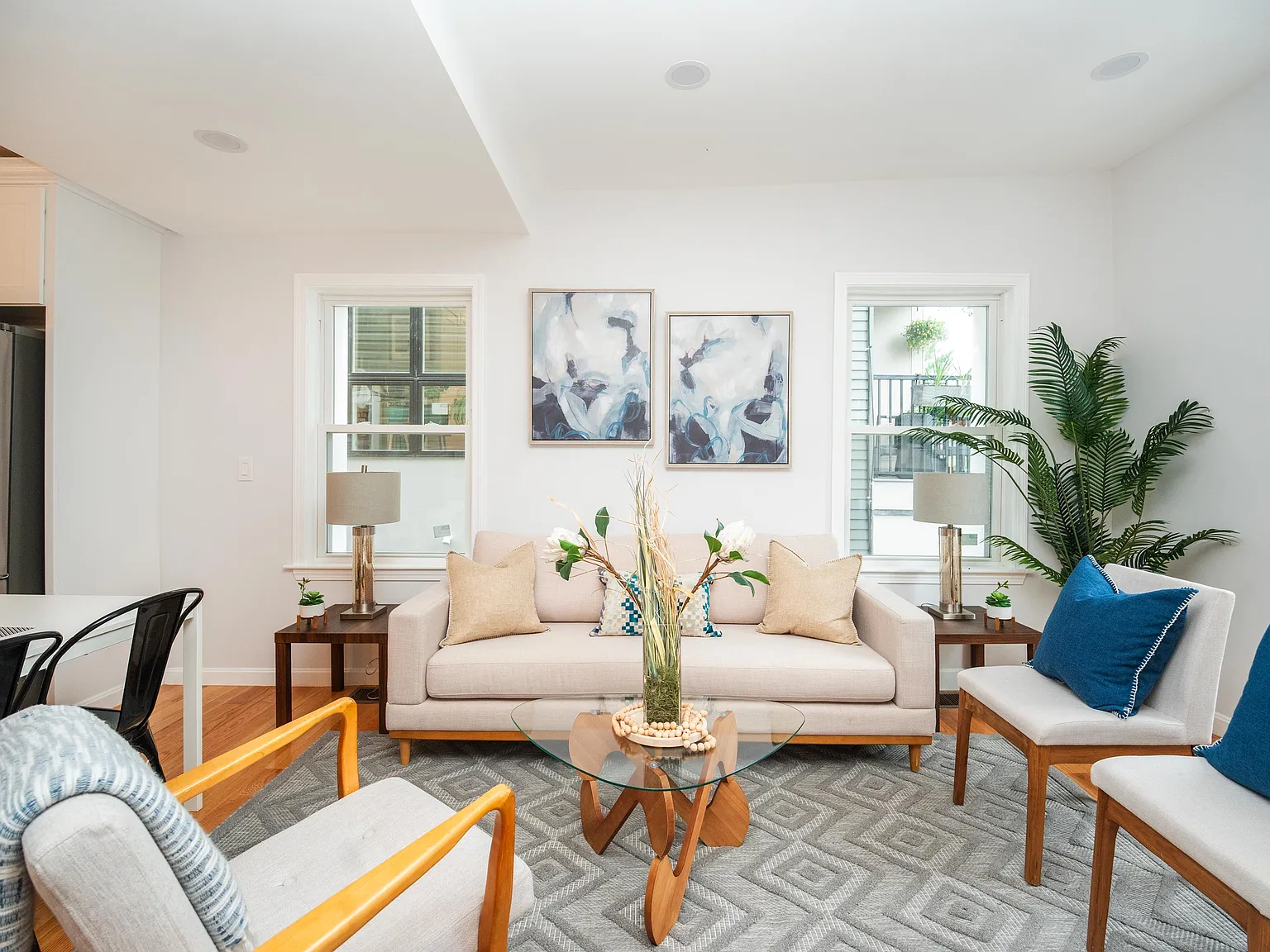 3 bed, 1150 sqft, $4,500 — Photo 3