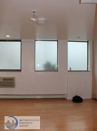 4th image of 428 W 49th St APT G1