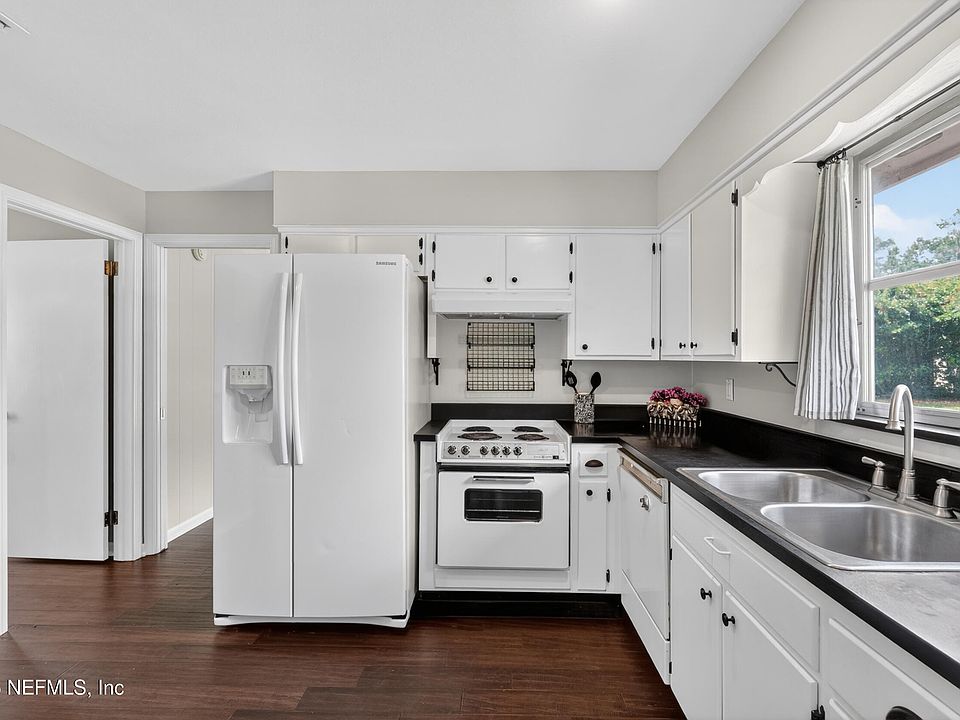 1st image of 717 ESTATES COVE Road