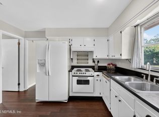 717 Estates Cove Rd, Jacksonville, FL 32221
