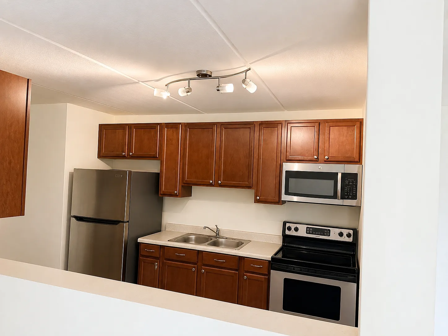 2 bed, 900 sqft, $1,600 — Photo 1
