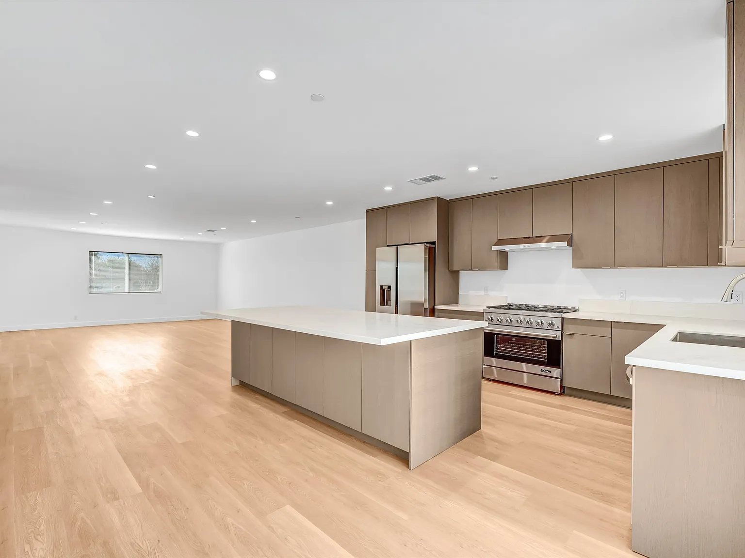 4 bed, 1880 sqft, $4,500 — Photo 4