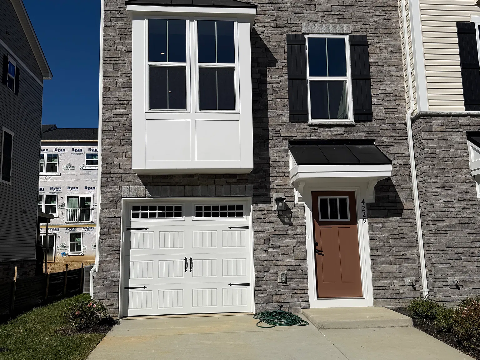 4 bed, 2285 sqft, $2,845 — Photo 2