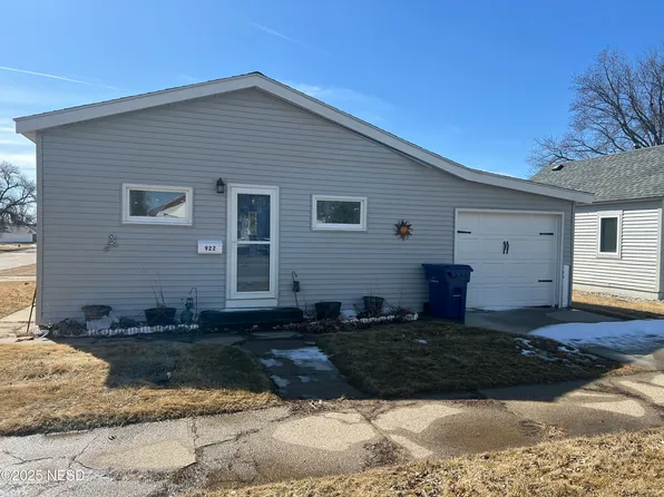 922 3rd Ave SE, Watertown, SD 57201