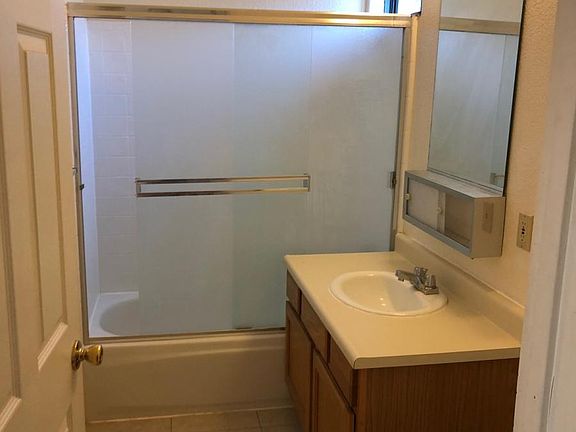 5th image of 435 S 6th St APT 16