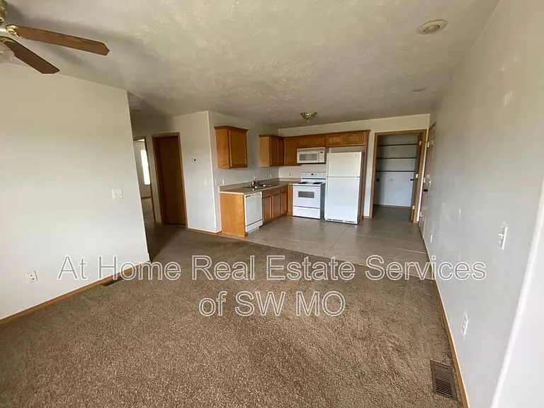 1090 W Red Ln — Photo 3