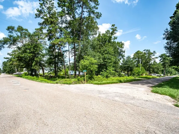 27085 Coach Light Ln, New Caney, TX 77357