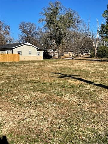2nd image of 628 Garden Rd