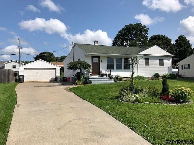 1st image of 10 Terri Ave